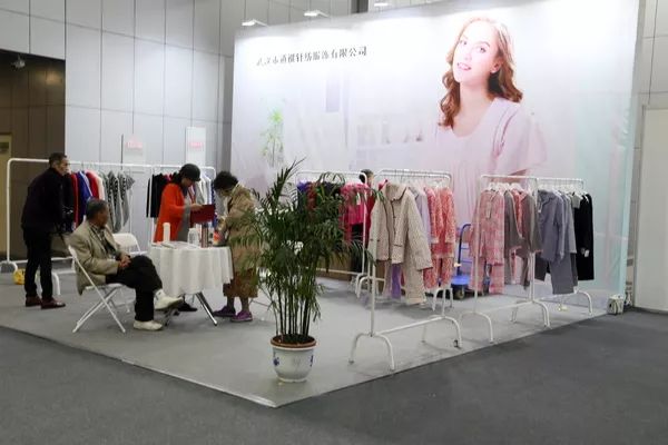 產(chǎn)業(yè)新機(jī)遇，時(shí)尚新未來(lái)——2019武漢國(guó)際紡織面料及輔料展覽會(huì)盛大開幕